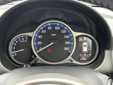 視認性の高いメーター類で、運転に必要な情報をしっかり把握できます。落ち着いたデザインで、運転に集中できる環境です。