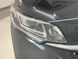 LEDヘッドライトは、点灯の瞬間から最大光量を発揮し、突然暗くなるトンネルなどでの安定感を高めます。