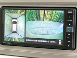 【パノラマモニター】専用のカメラにより、上から見下ろしたような視点で360度クルマの周囲を確認することができます☆死角部分も確認しやすく、狭い場所での切り返しや駐車もスムーズに行えます。