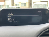 ラジオやCD、Bluetooth接続など、多彩なソースに対応。お好みの音楽で快適なドライブをお楽しみください。