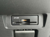 ETCならこんな利点が!!1. キャッシュレスシステムで、現金などを用意する必要無し!2. 料金所をノンストップで通過!3. 料金所付近での発進・停止の繰り返しがなくなり、排気ガスや騒音の発生が削減されます。