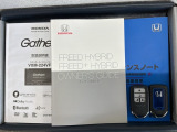 スマートキーは鍵をバッグに入れたままでもドアロックの開閉やエンジンのON・OFFができます。夜間や雨の日も鍵を探さなくて良いので便利です。