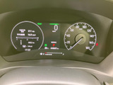 視認性の高いメーターで、運転に必要な情報を的確に把握できます。運転状況に合わせて表示モードを切り替えられる機能も搭載。