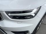 【LEDヘッドライト】悪天候や夜間走行時も良好な視界を確保し、安心して運転できる高輝度LEDヘッドライト!北欧神話に登場する「トールハンマー」をモチーフにした、一目でボルボとわかるデザインです。