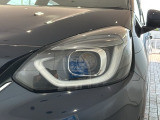 LEDヘッドライトは、点灯の瞬間から最大光量を発揮し、突然暗くなるトンネルなどでの安定感を高めます。