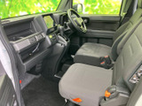運転しやすい視界設計で、運転に集中できます。操作系の配置もシンプルで、直感的に操作可能です。快適な運転体験を。