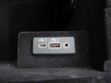 センターコンソールにUSBソケットがあります♪♪ここでスマホの充電できちゃいます♪♪