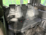 床下収納式のサードシートです。座席部分をコンパクトに収納でき、広大な荷室スペースとしてお使いいただけます!乗車人数や荷物の量など利用シーンに合わせて3列目を有効活用でき、とっても便利♪