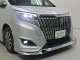 高輝度で点灯速度が速く、しかも消費電力の少ないLEDヘッドライトが装備されています!LEDの明るい光が走行中の視界の確保をサポートして、夜のドライブがより楽しく安全に運転できます♪