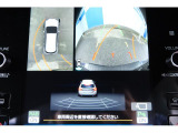 バックギアに入れるとバックカメラの映像がナビに映ります。障害物までの距離もわかりやすいです。