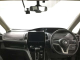 見通しのよいすっきりとした視界で、誰でも運転しやすいです。運転のしやすさは疲れにくさにも繋がりますよ♪