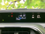 視認性の高いメーター類が、運転に必要な情報を的確に伝えます。燃料消費量や走行距離など、車両の状態をひと目で確認できます。運転に集中できます。