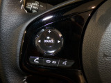 【ステアリングリモコン】ステアリングにオーディオ調節可能なスイッチが装備されていますので運転中でも視線をそらさずにオーディオの調節が可能です!