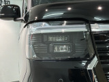 LEDヘッドライトは、点灯の瞬間から最大光量を発揮し、突然暗くなるトンネルなどでの安定感を高めます。