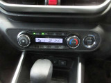 使用頻度の高いスイッチを運転席側にレイアウトした、オートエアコンです。