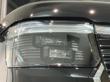 LEDヘッドライトは、点灯の瞬間から最大光量を発揮し、突然暗くなるトンネルなどでの安定感を高めます。