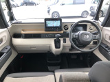 【インパネ全体】手が届きやすく、どなたでも運転しやすいです。シンプルで使いやすい設計になっています!