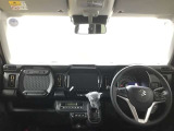 見通しのよいすっきりとした視界で、誰でも運転しやすいです。運転のしやすさは疲れにくさにも繋がりますよ♪
