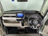 【前方視界】開放的な前方視界!運転がしやすく疲れにくいです♪窓が大きく、見通しがとっても良いおクルマですよ♪