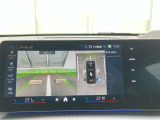 Emergency Service 365日24時間体制で、万一の故障などのトラブルに対応。応急処置のアドバイスのみならず、保証期間中は出張修理やレッカーなどの手配、さらにはお客様の代替交通手段やホテルの確保を行います。