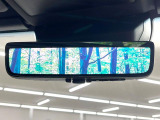 【デジタルインナーミラー】後席の大きな荷物や同乗者で後方が確認しづらい時でも安心!カメラが撮影した車両後方の映像をルームミラー内に表示。クリアな視界で状況の確認が可能です!