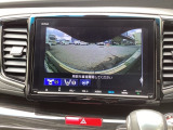 フロントカメラ装備です。運転席から見づらいフロントバンパー左右の様子を映します。
