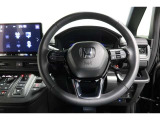 前方は視認性が良く、運転中も情報がひと目で確認できて安心。見やすさにこだわったデザインで、毎日のドライブがもっと快適に