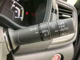 操作しやすいウインカーレバーで、安全な車線変更をサポート。オートリターン機能も搭載し、運転の負担を軽減します。