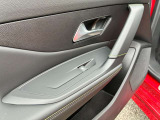 パワーウィンドウはもちろん全窓AUTO開閉機能つきなので便利です