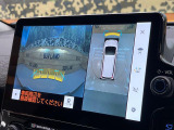 【パノラミックビューモニター】専用のカメラにより、上から見下ろしたような視点で360度クルマの周囲を確認することができます☆死角部分も確認しやすく、狭い場所での切り返しや駐車もスムーズに行えます。