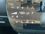 オートエアコン付き♪温度調整、風量調整も自動でしてくれますから、車内はいつも快適空間でございます!想像以上に便利な装備なんですよ☆