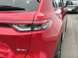 特徴的なデザインで後方からの確認しやすいLEDリアコンビネーションランプ