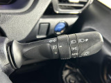 【オートライト(AUTO)】外の明るさをシステムが感知して、自動でヘッドライトが点灯します。ヘッドライトをつけ忘れを防ぐ便利機能です。