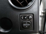 運転席から左右のドアミラーの開閉が可能です♪駐車場でのドアミラーの折り畳みが簡単です♪