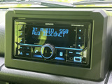 使いやすいインターフェースで快適なドライブをサポートします。お気に入りの音楽を聴きながら、スムーズなカーナビゲーションをお楽しみください。