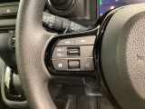ステアリングにオーディオ操作スイッチが付いています。オーディオ画面に直接タッチしなくても操作が出来ますので、運転に集中できます。
