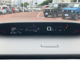 視認性の高いメーター類は、運転に必要な情報を的確にドライバーに伝えます。安全運転をサポートする、頼もしい装備です。
