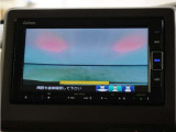バックカメラ搭載です!車庫入れが苦手な人はもちろん、車両感覚に自信がある人にもお勧めです!見えない箇所が見えるようになるので、低い障害物や隠れてしまっている子供の存在等にも気付く事が出来ます。