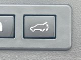 【パワーバックドア】スマートキーや運転席のボタンを押すだけでリアゲートが自動で開閉します!荷物を持っている時や、高い位置にあるバックドアを閉める際に便利な機能です♪