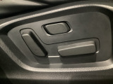 運転席にはパワーシートを装備!シート位置を記憶するメモリー機能付きなのでご夫婦で2名分セットすると便利です♪