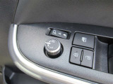 駐車時や狭い道でのすれ違い時に気を使うミラー。電動格納式ドアミラーはそんな時に便利です。