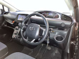 すっきりとしたデザインの内装は、さすがトヨタ車の上品さを感じます。