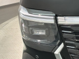 LEDヘッドライトは、点灯の瞬間から最大光量を発揮し、突然暗くなるトンネルなどでの安定感を高めます。