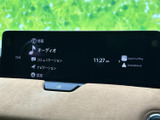 見やすい大型ディスプレイが、運転中の操作をサポート。Apple CarPlayやAndroid Autoにも対応し、スマホとの連携もスムーズです。