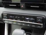 デュアルオートエアコン搭載☆運転席と助手席でエアコンが独立しているのでドライバーも同乗者もより快適にドライブができます♪