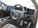 FSPORT専用本革スポーツシート。快適で操作性の良い運転の基本は、シートポジションです。