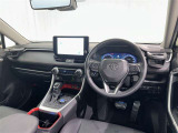 高いホールド性で運転姿勢が安定します。長距離ドライブでも疲れにくいのが魅力です。快適なドライビングライフをお送りください♪