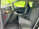運転しやすい配置で、操作性も抜群です。視認性の高いメーター類が、安全運転をサポートします。