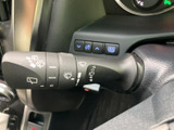 雨天時でもクリアな視界を確保するワイパーレバー。安全な運転をサポートします。