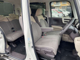 運転席は座り心地が良く快適にドライブをしていただけます。